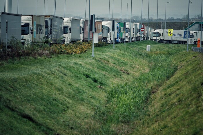 Польські протестувальники на кордоні блокують гуманітарні та небезпечні вантажі