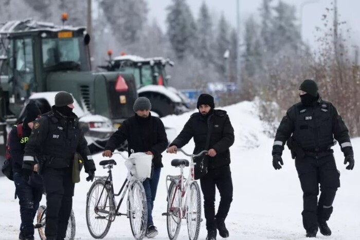 Сотні людей у черзі. Ситуація на кордоні Росії та Фінляндії погіршується