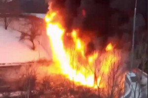 В Москве вспыхнул масштабный пожар: перекрыто движение транспорта (видео)