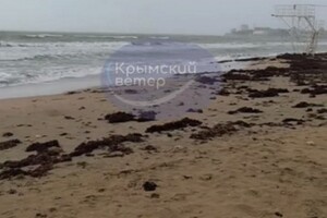 У Криму шторм змив окопи росіян на пляжах (відео)