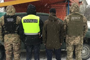 Знімали з паркану: прикордонники розповіли, як чоловіки намагаються втікати в Румунію