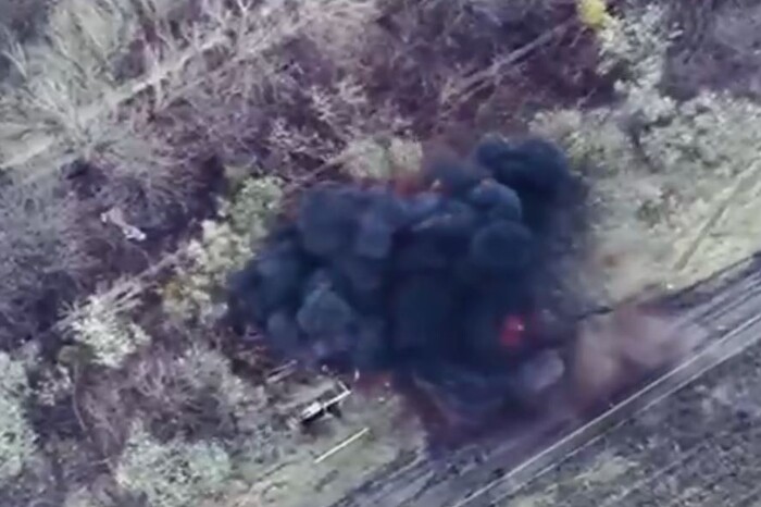 Українські воїни знищили ворожу САУ «Акація» (відео)