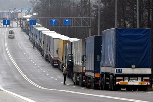 Блокада на польському кордоні. Український далекобійник розповів, кого пропускають без черги