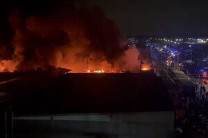 На найбільшому ринку в Ростові спалахнула пожежа