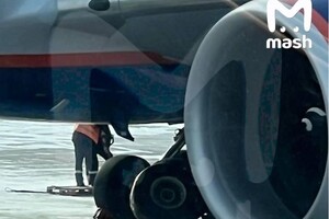 У Росії аварійно сів літак, на борту якого було понад 400 людей (відео)