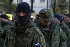 Зафіксовано випадки, коли над тими російськими окупантами, хто відмовляється йти в наступ, знущаються свої ж