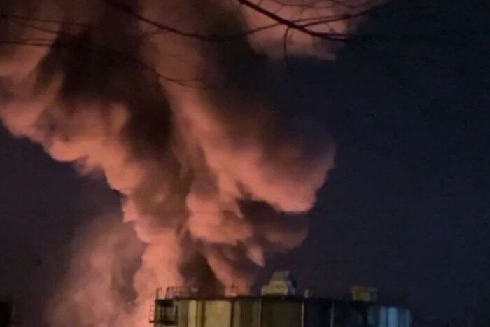 В окупованому Луганську вибухнула нафтобаза (відео)
