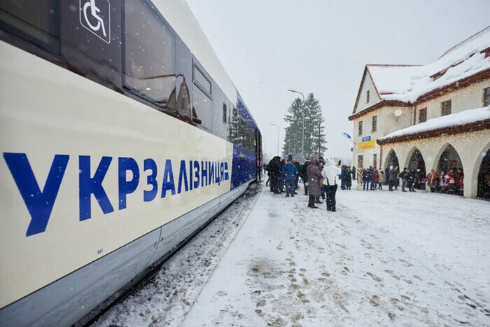 «Укрзализныця» запустит новые маршруты на зимние праздники