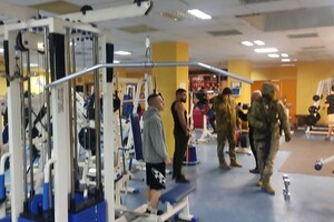 Представники військкомату навідалися до одного з тренажерних залів Ужгорода (відео)