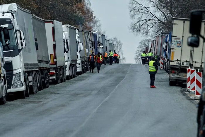 Словацькі перевізники погрожують повністю заблокувати пункт пропуску на кордоні