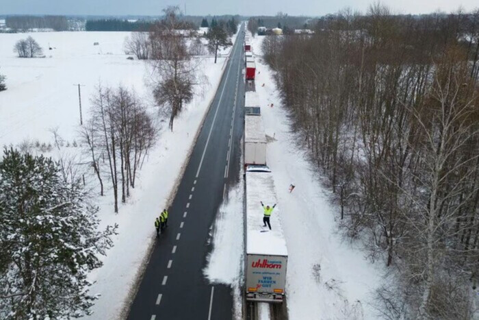 Забастовка польских перевозчиков заблокировала волонтерскую помощь для ВСУ – Reuters