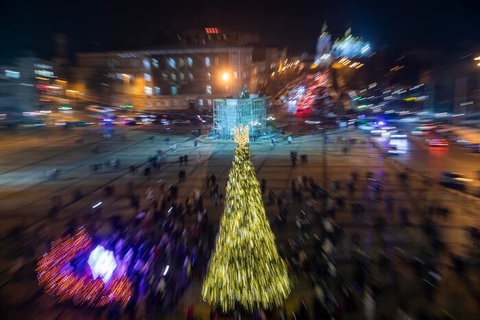 На Софійській площі столиці відкрито головну ялинку країни (фото)