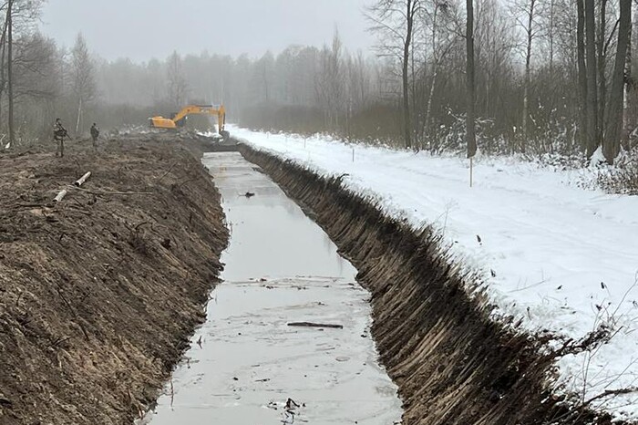 Прикордонники показали, як укріплюють кордон із Білоруссю (фото)