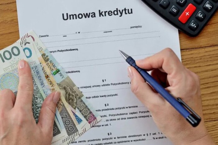 Українці беруть великі кредити у банках Польщі: на що витрачають кошти