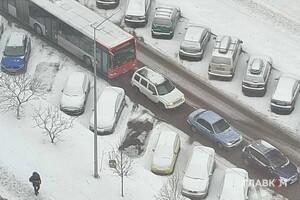 Київ зупинився у заторах через сніг (фото)