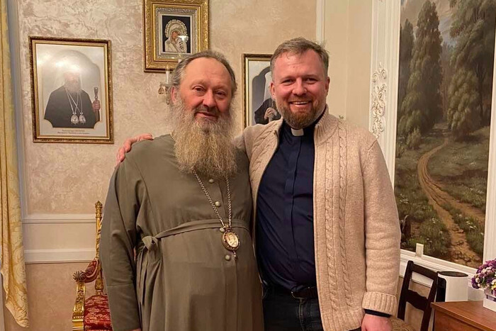 Священник ПЦУ зустрівся з митрополитом Павлом і обурив мережу