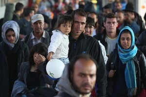 Німеччина не може відправити додому 300 тис. біженців
