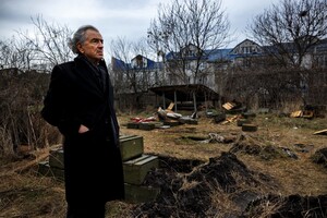 Бернар-Анрі Леві зняв документальний фільм «Героям Слава» на українському фронті