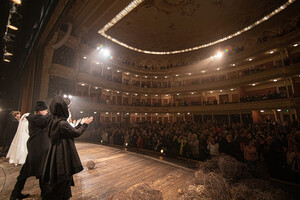 Театр Франка за вечір зібрав майже 2 млн грн для ЗСУ. Допомогла «Відьма»