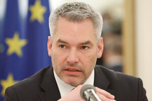 Канцлер Австрии заявил, что страна против переговоров о вступлении Украины в ЕС