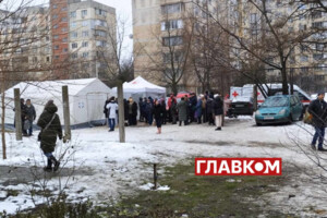 Ракетна атака на Київ: що зараз відбувається на місці падіння уламків (фото)