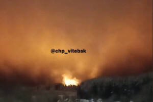 У Білорусі після вибухів запалала електропідстанція (відео)