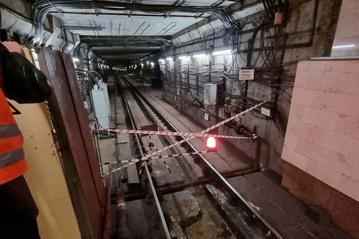 Закриття станцій метро: журналіст показав, що зараз відбувається в тунелі (фото)