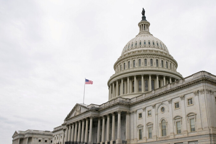 Сенат США отложил праздничные каникулы из-за переговоров о помощи Украине