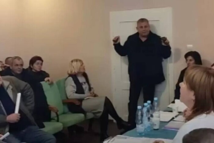 Депутат, який підірвав гранати у сільраді на Закарпатті, прийшов до тями: його допитують, – ЗМІ