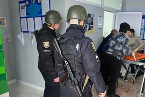 За характером травм у всіх постраждалих діагностовано акубаротравми та уламкові пошкодження верхніх та нижніх кінцівок і тіла