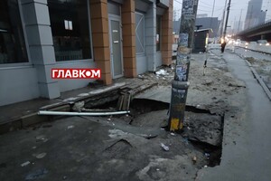 За тріщинами і ямами на тротуарі поблизу станції метро «Деміївська» встановлений постійний нагляд та контроль