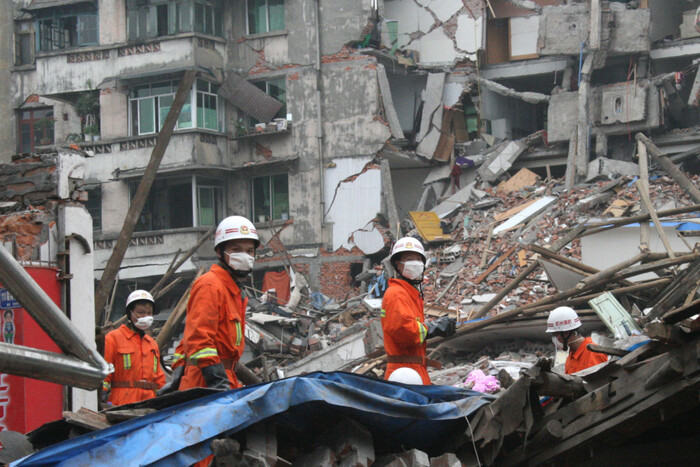 У Китаї стався потужний землетрус: сотні загиблих і поранених (відео)