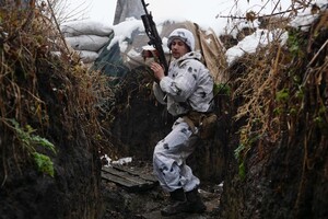 Окупанти скидають на голови українських військових отруйний газ – CNN