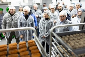 Зеленська відкрила першу фабрику-кухню для школярів: як вона працює