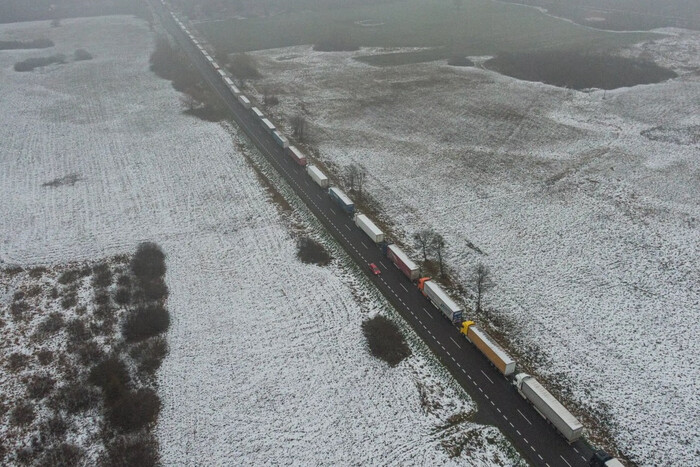 Блокада польського кордону: у чергах стоять майже 4 тис. вантажівок