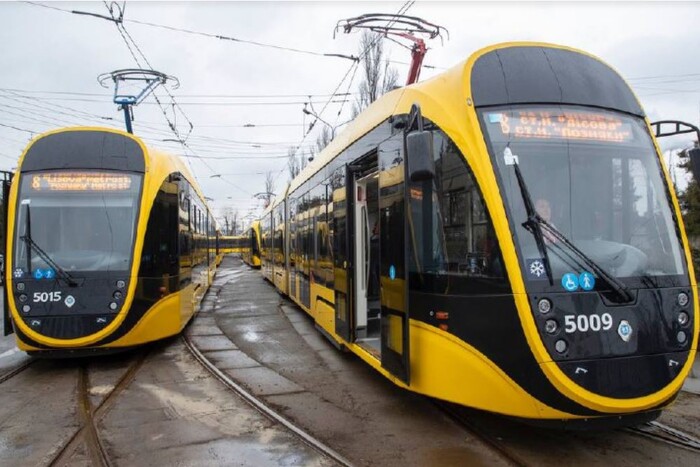Кличко показав новенькі трамваї, які курсуватимуть на лівому березі столиці (фото)