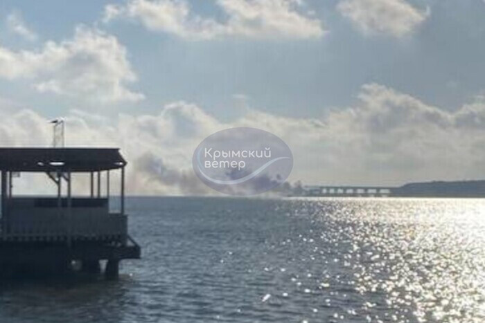 Оккупанты дымовым занавесом пытаются спасти Крымский мост (фото)