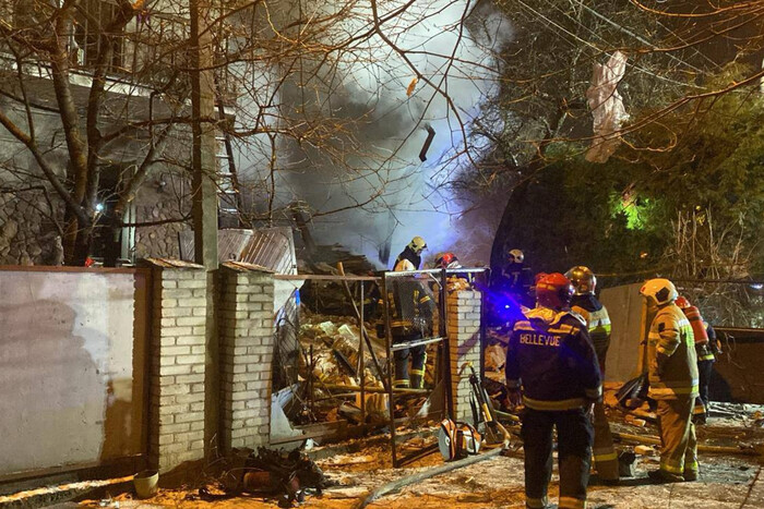 Вибух у Львові: з-під завалів будинку дістали кілька тіл загиблих