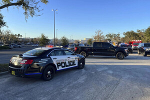 Полиция приехала на место стрельбы во Флориде 