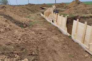 Поблизу Мелітополя противник будує окопи не тільки з боку Василівки, а й в стороні Криму