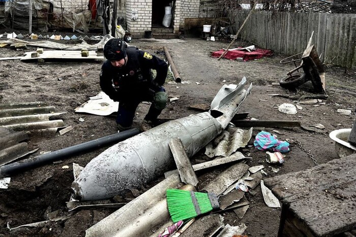 На Харківщині сапери знешкодили 500-кілограмову авіабомбу, що впала на подвір’я будинку