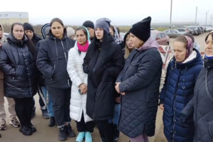 Оскільки в Росії законом заборонено бути противником війни як такої, ці жінки не можуть відверто висловлюватися за припинення агресії