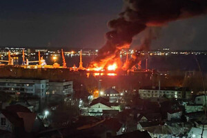 Атака на російський десантний корабель, новий законопроєкт про мобілізацію: головне за ніч