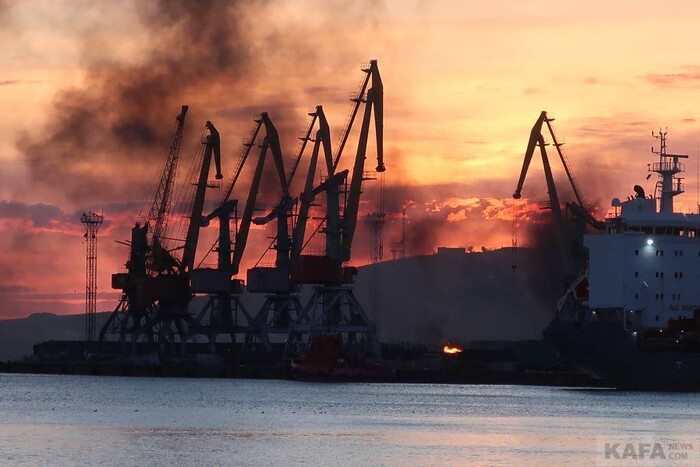 Удар по порту в Феодосії: РФ взялася погрожувати жителям Криму