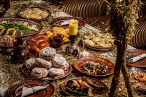 Традиції Щедрого вечора містять 12 обрядових страв, звичаї готуватися до Щедрого вечора, перевдягатися