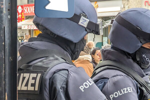 Поліція Відня пояснила, чому правоохоронець патрулював у шоломі з літерою «Z»