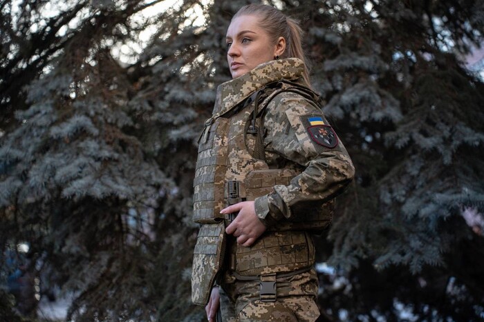 Міноборони сертифікувало перший бронежилет для українських захисниць (фото)