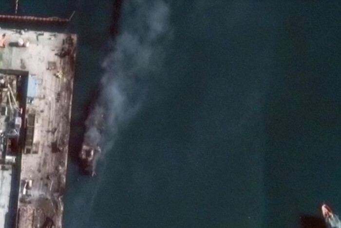 З’явилися супутникові знімки порту в Феодосії після удару ЗСУ