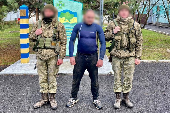 Прикордонники витягли з Тиси двох закарпатців, які намагалися незаконно потрапити в Україну