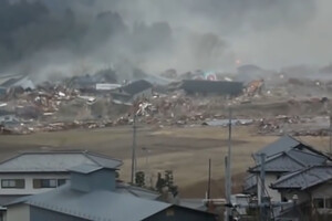 У Японії після потужного землетрусу оголошено загрозу цунамі